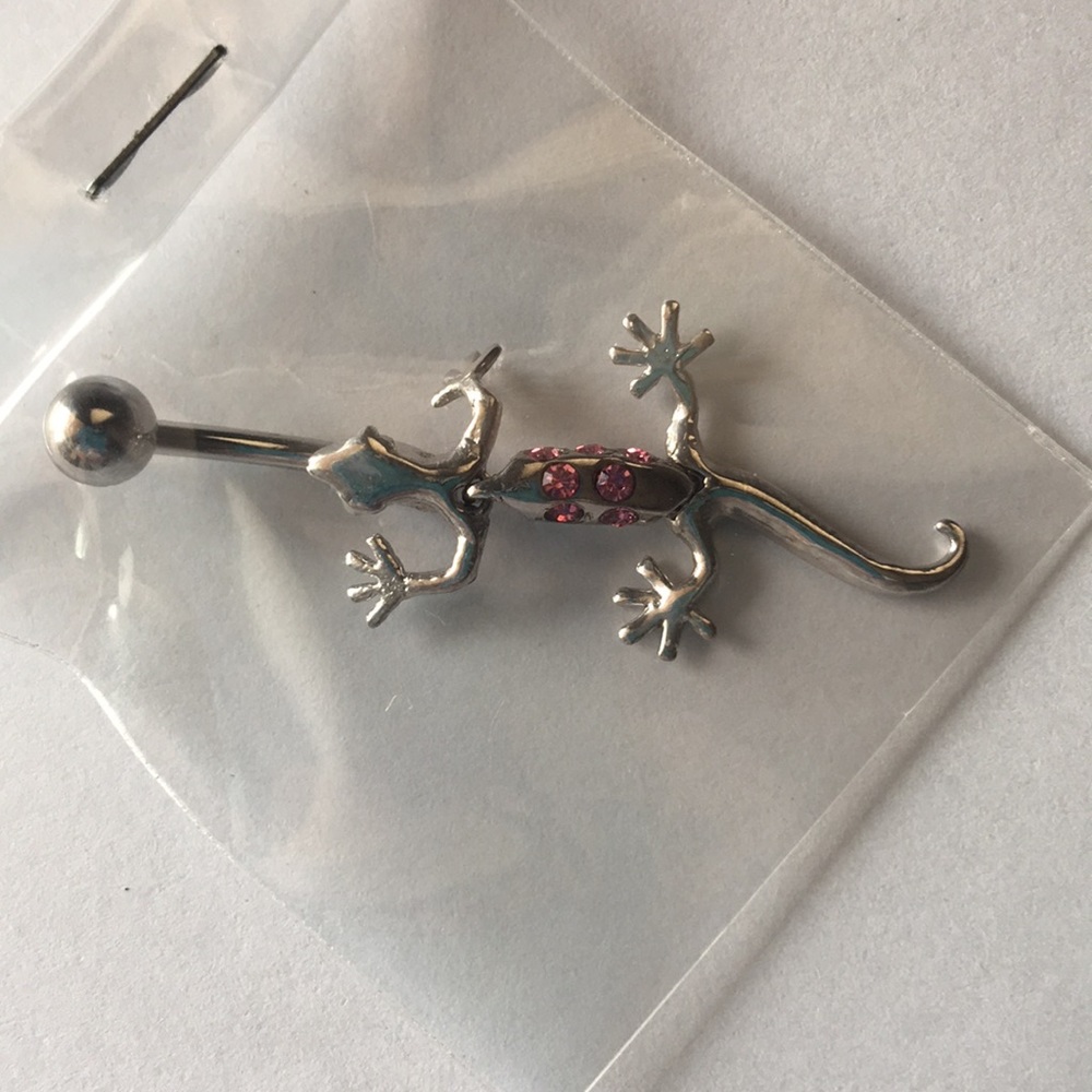 Super cute gecko lizard naval ring pink jewels